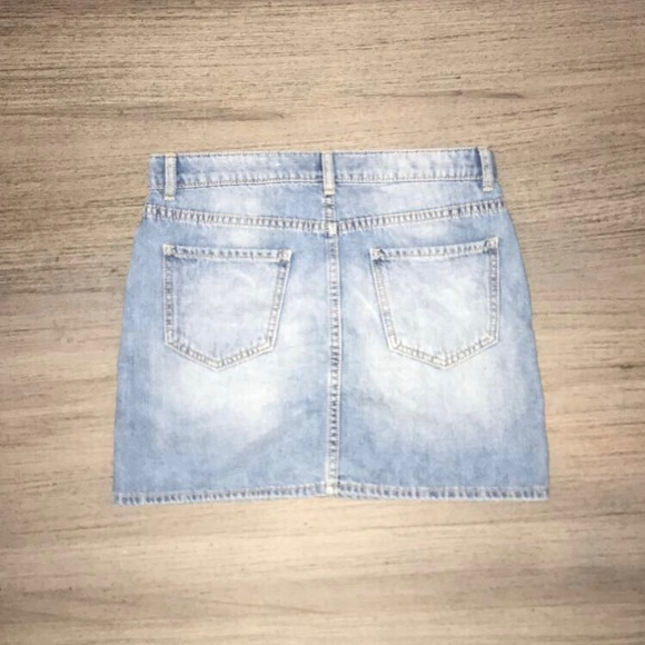 Light Wash Denim Skirt $12 - Picture 4 of 5